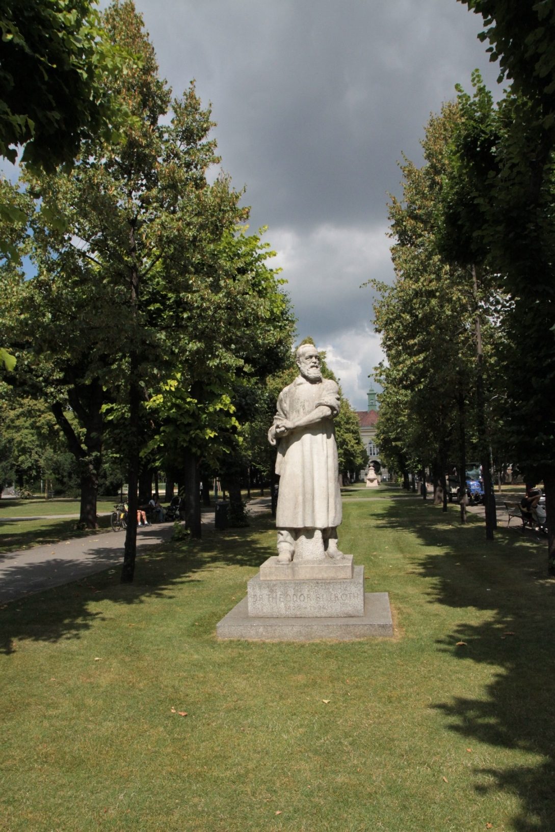 Theodor Billroth's monument, old AKH, Vienna - 02.JPG